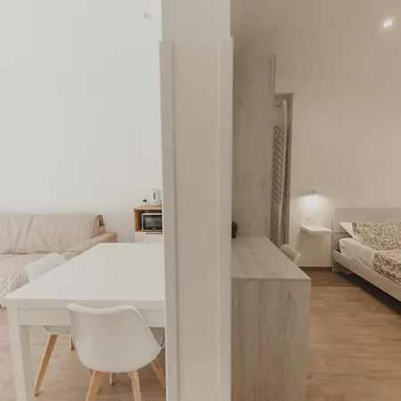 Nicuzza تْشيفالو